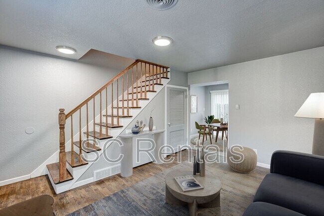 Building Photo - 526 S Howes St