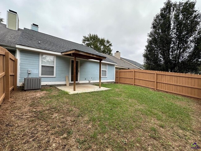 Building Photo - 122 Somerset Dr