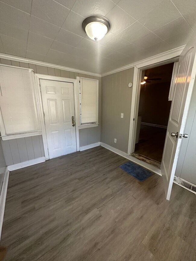 Building Photo - COMING SOON! 3 Bed House!!! Wooden floors!