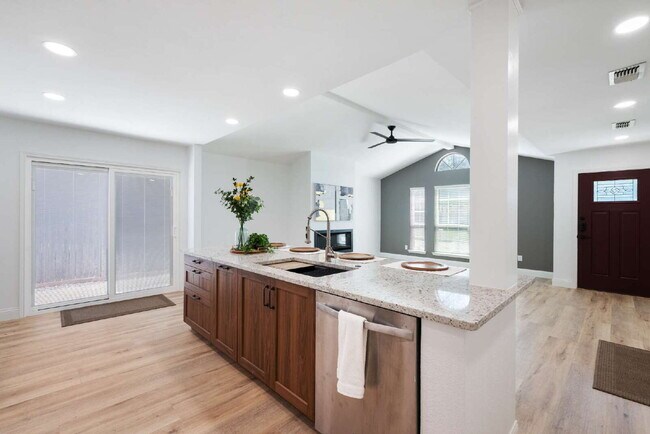 Building Photo - Charming Modern Home with Chef’s Kitchen & Spacious Outdoor Living