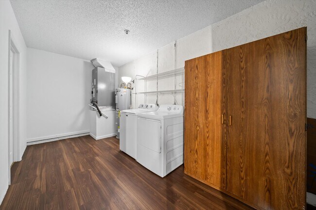 Building Photo - 701 Elmont St NW