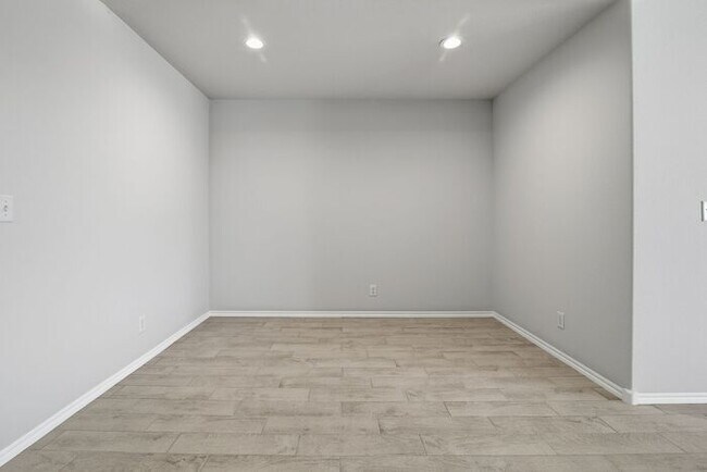 Building Photo - Spacious 4 Bed Home in Owasso – Open Living + Modern Kitchen