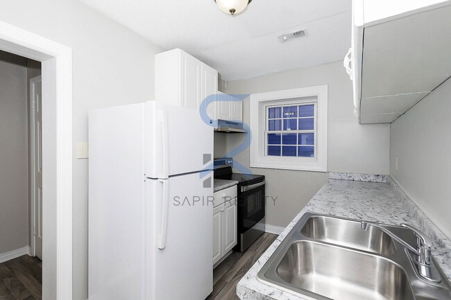 Building Photo - Move in before January 15th and get $100 OFF your rent for the first 3 months — PLUS a $250 Amazo...