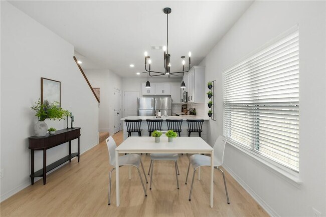 Building Photo - 240 Richards St