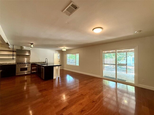 Building Photo - 2607 Princeton Dr