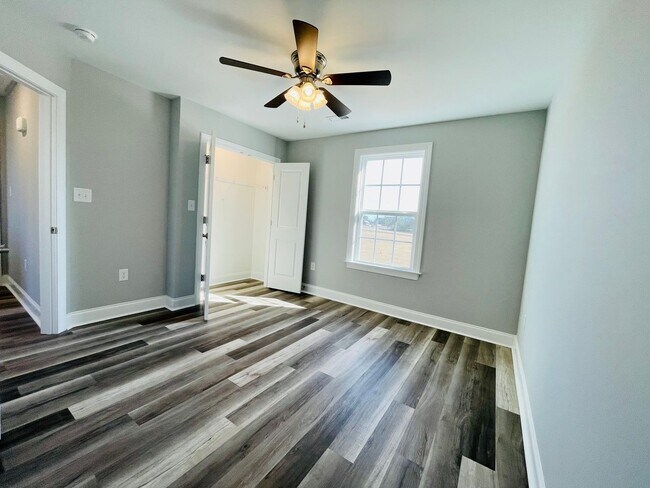 Building Photo - Adorable 2bd/2.5ba cottage in downtown Aynor - Ready for move in!!