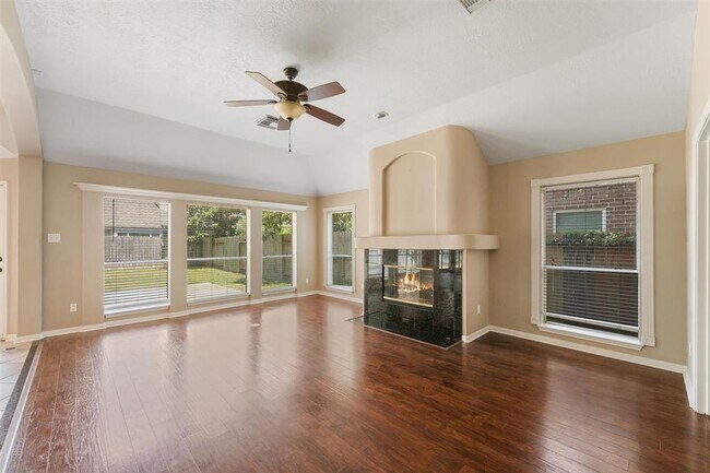 Building Photo - 6803 Rhodes Ct