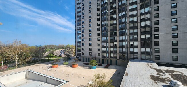 Primary Photo - 5701 N Sheridan Rd