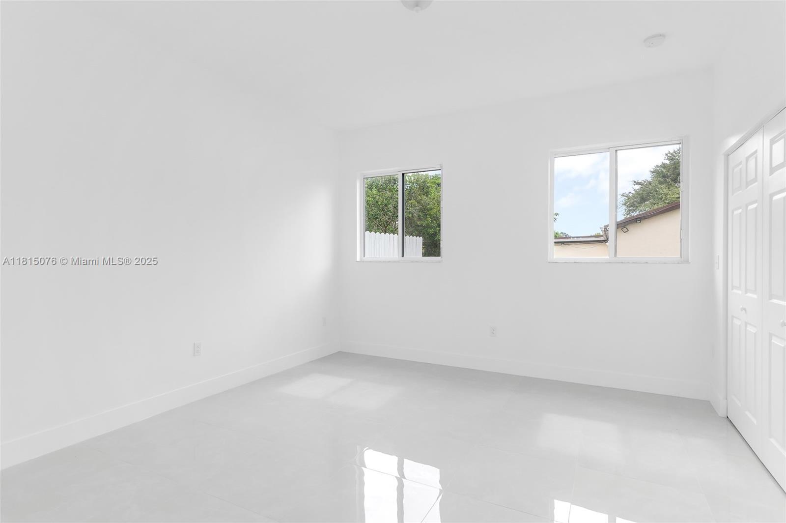Building Photo - 785 SW 7th Ave
