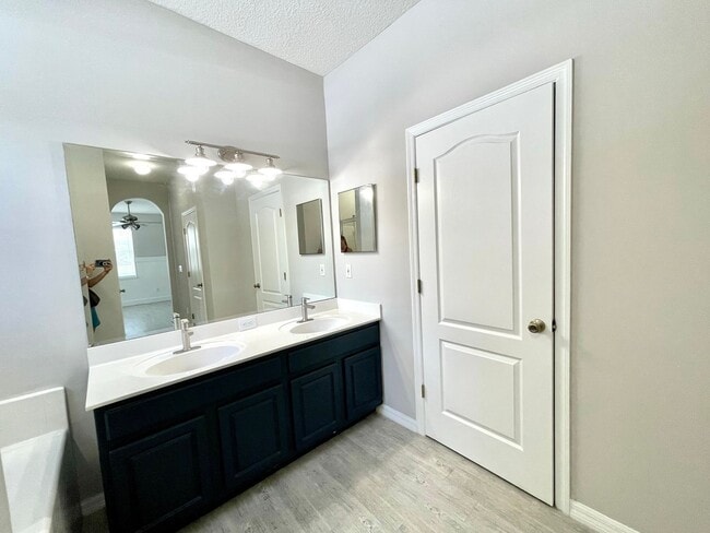 Building Photo - Gorgeous 3/2 Pool Home in Apopka's Parkside at Errol Estate!