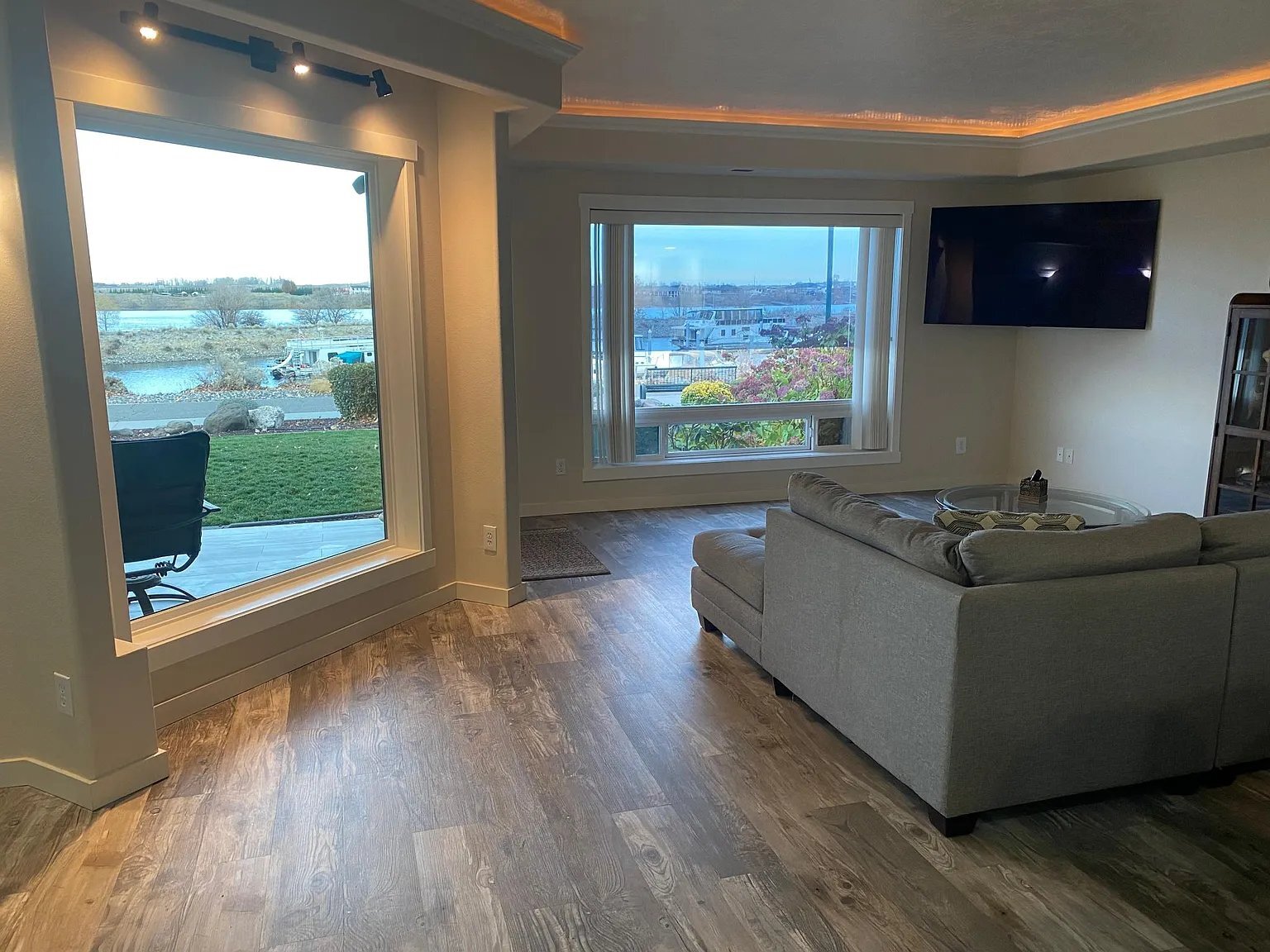 Building Photo - 300 Columbia Point Dr