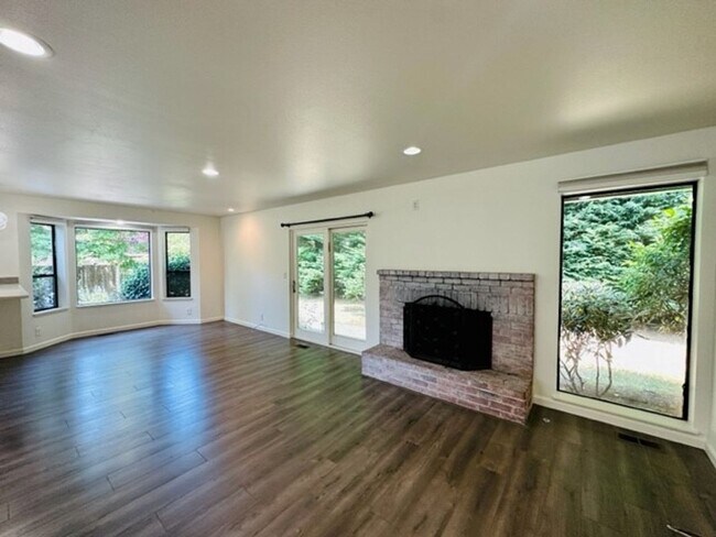 Building Photo - 3bd/2ba Duvall House