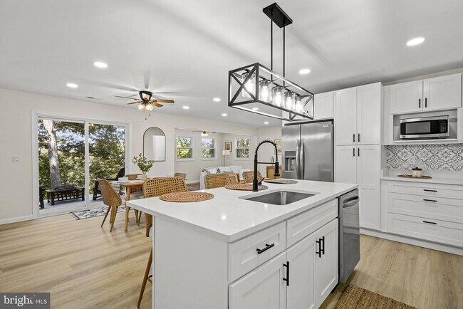 Building Photo - 440 Redbud Ln