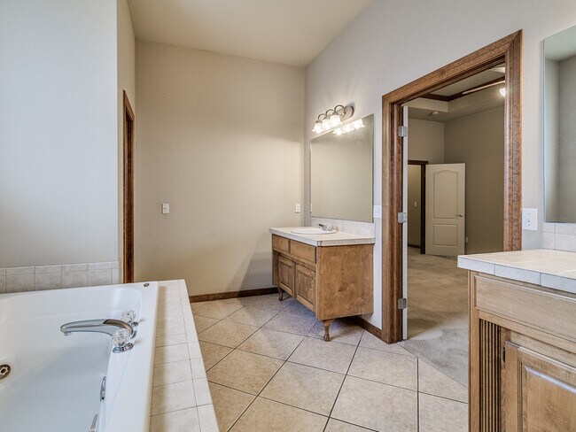 Building Photo - Fenwick Garden Village + Gated Community i...