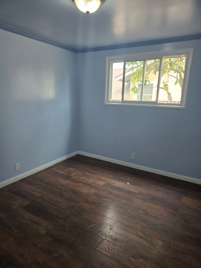 Building Photo - Spacious Home in Anaheim for Rent