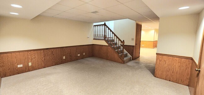 Building Photo - 2155 Abbeywood Ct