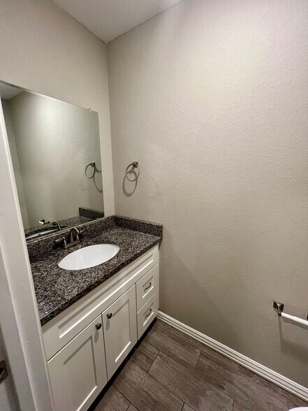 Building Photo - 6630 Leightyn Ln