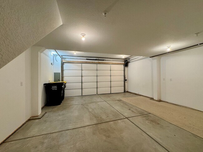 Building Photo - 706 Saddle Dr