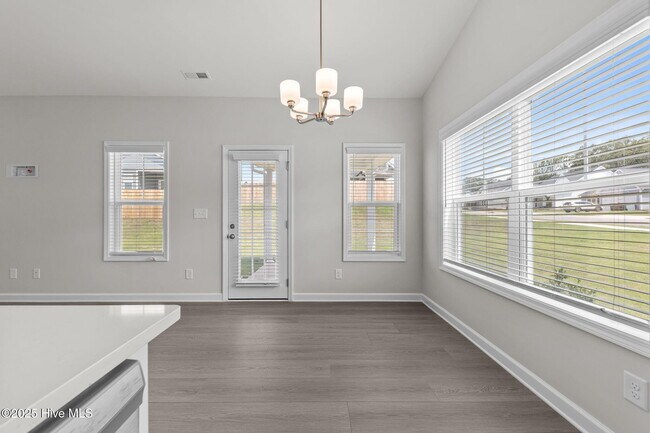 Building Photo - 700 Chestoa Trl
