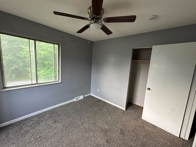 Building Photo - Discover this newly renovated 3-bedroom, 1.5-bath home in Euclid