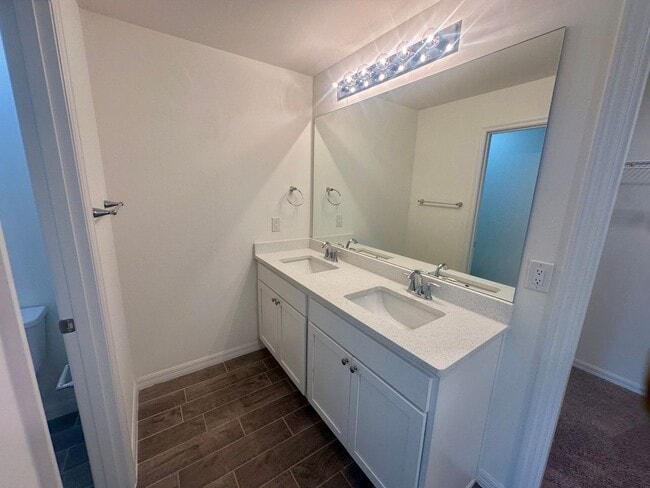 Building Photo - 4 Bedroom -2 Bathrooms NE Cape Coral- City Water (Del Prado & Pine Island)