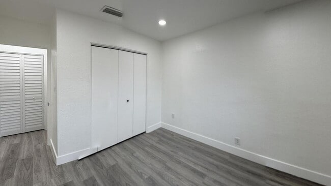 Building Photo - 4-bedroom, 2-bathroom