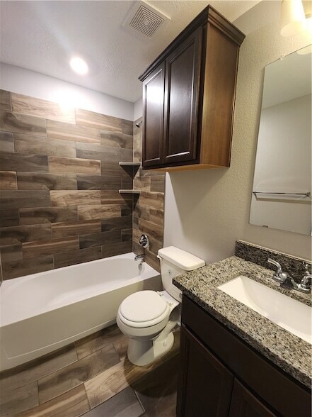 Building Photo - 4015 Dunlap Loop