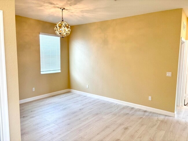 Building Photo - 7962 NW Greenbank Cir