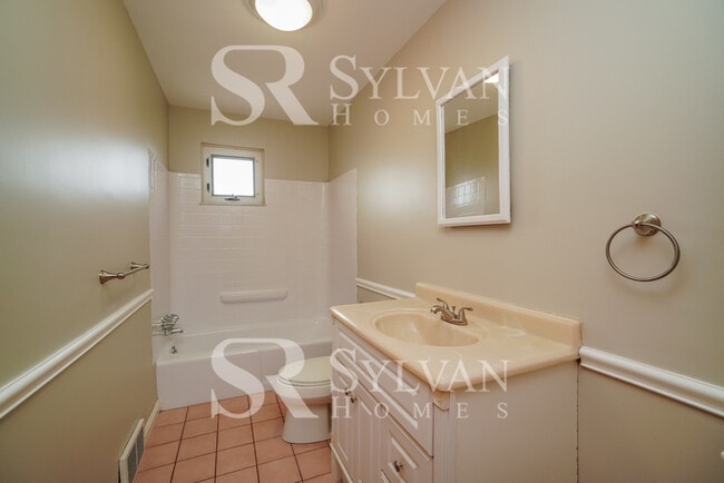 Building Photo - Lease today! No extra charge for contentme...