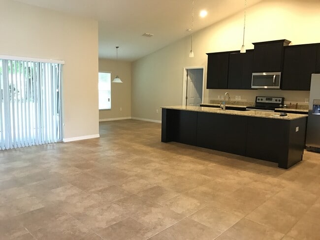 Building Photo - MOVE IN SPECIAL-Beautiful Energy Efficient 3/2 Home in St. Cloud