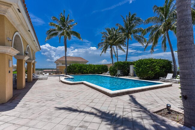 Building Photo - 403 S Sapodilla Ave