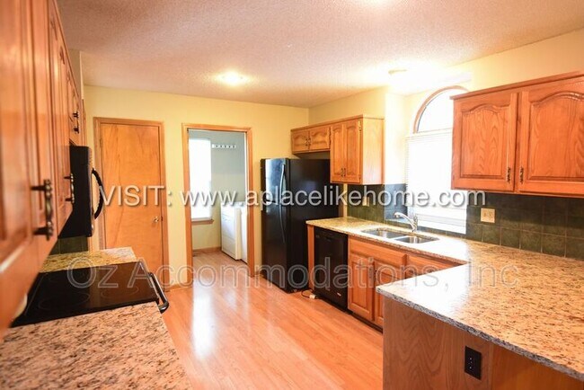 Building Photo - 15306 Riley St
