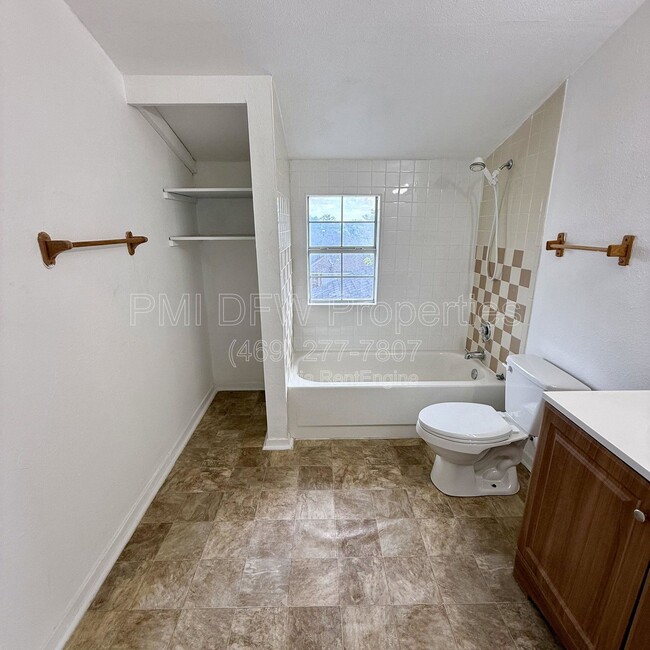 Building Photo - 1001 Weiss Ave