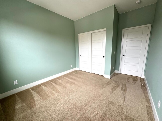 Building Photo - Beautiful 4Bd/3Ba Spacious Home in Costa M...