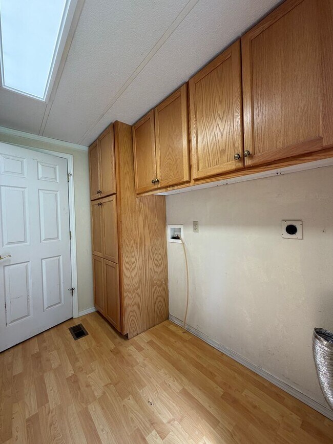 Building Photo - Rare 3-Acre 3BR Home in South Salem – Shops, Workspace & Greenhouses