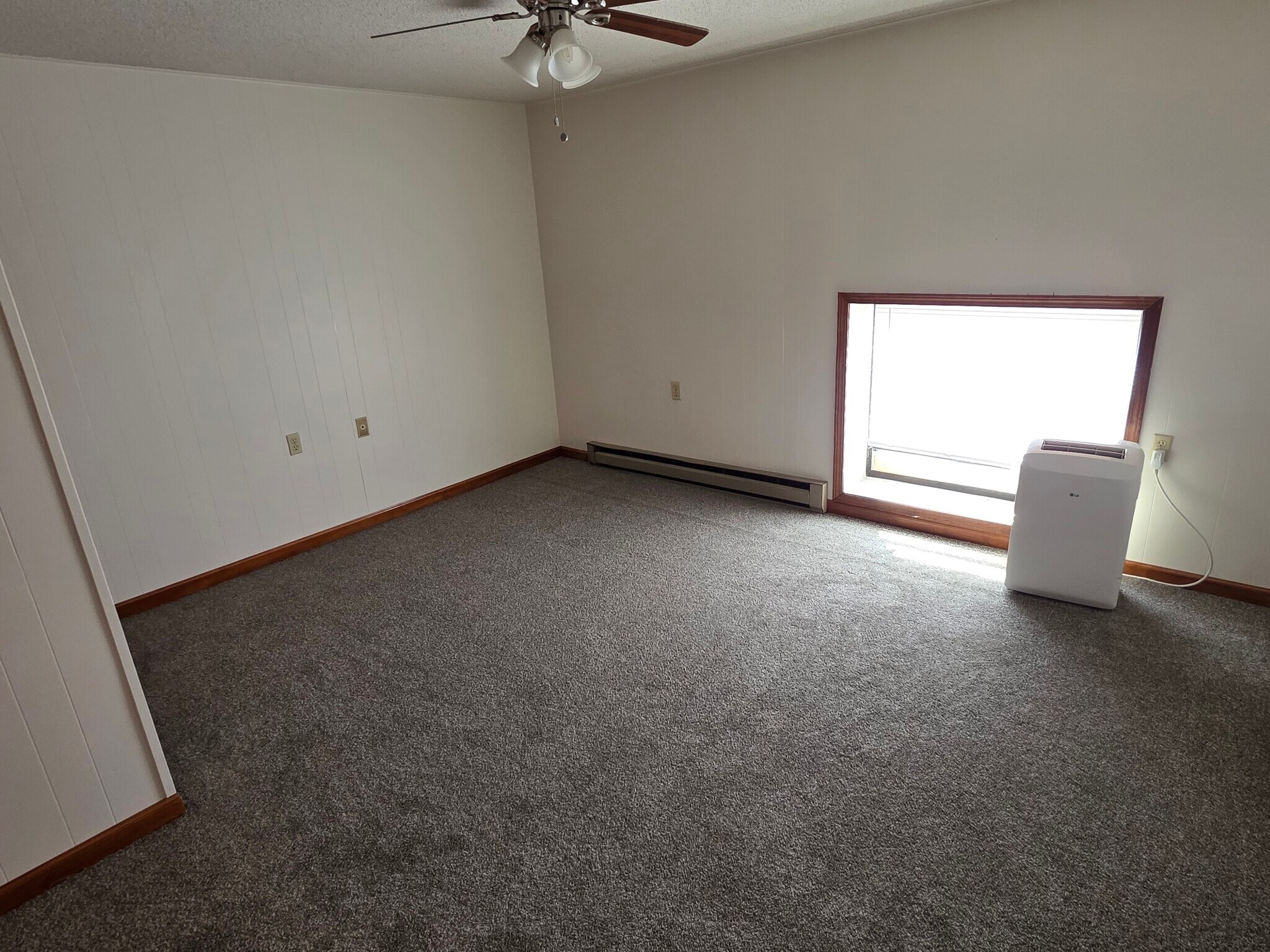 Building Photo - 105 S Elson St