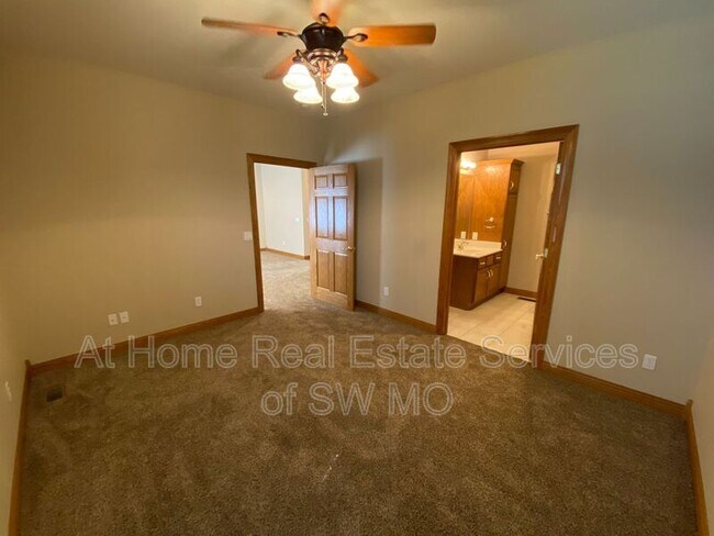 Building Photo - 5591 N 17th St