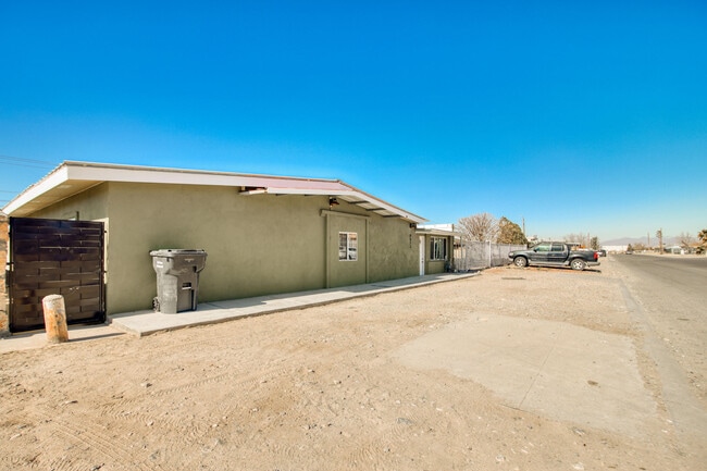 Building Photo - 8613 Kingsway Dr