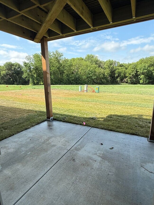 Building Photo - Brand New 2 bed/2.5 bathroom townhome in SE Lincoln