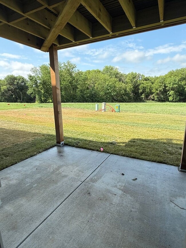 Building Photo - Brand New zero entry 2 bed/2.5 bathroom townhome in SE Lincoln