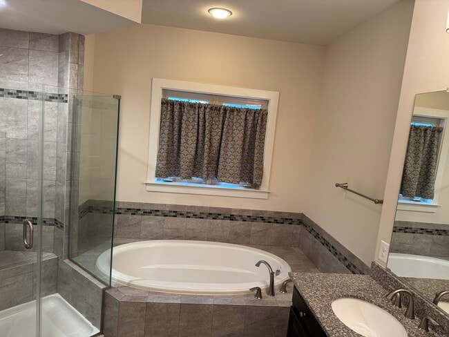 Building Photo - 9170 Kenway Ln