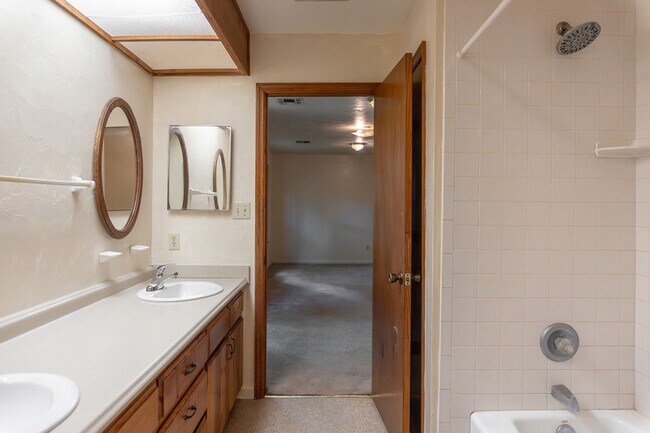 Building Photo - 5806 Bombadil Ct