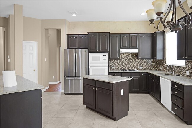 Building Photo - 2704 Oakland Hills Dr