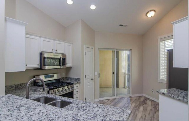 Building Photo - 966 Courtyard Ln E
