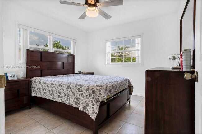 Building Photo - 781 SW 49th Terrace