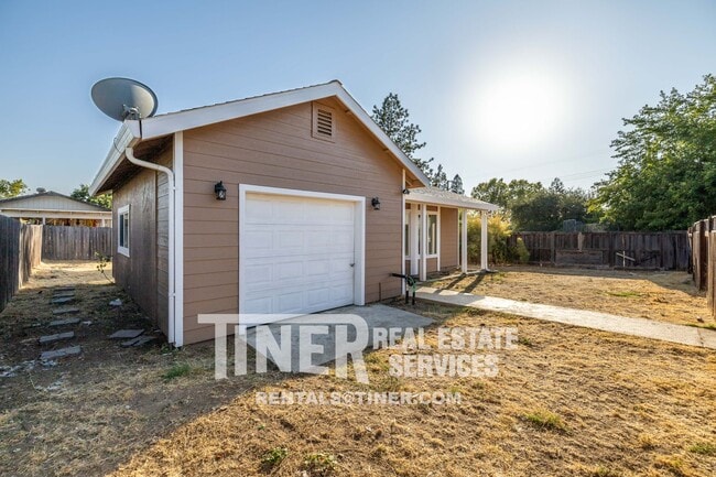 Building Photo - 9304 Orangevale Ave