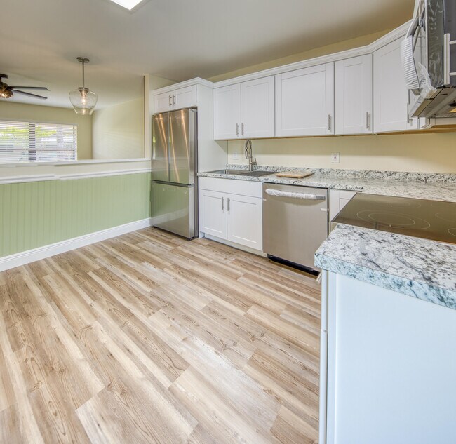 Building Photo - 241 NE 40th Ct