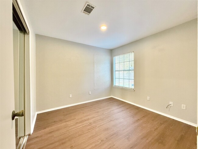 Building Photo - 30430 Arborg Dr