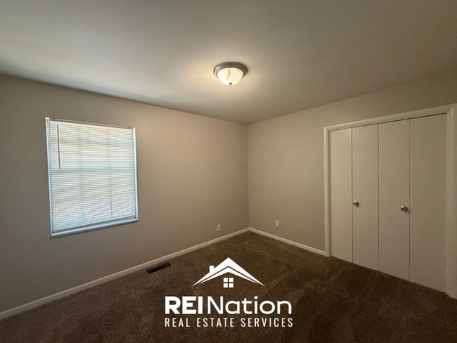 Building Photo - MASSIVE BESSEMER RENTAL! 4BR/2.5BA | High Ceilings & Brick Fireplace | 2-Car Garage!
