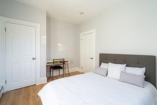 Building Photo - 250 Elm St